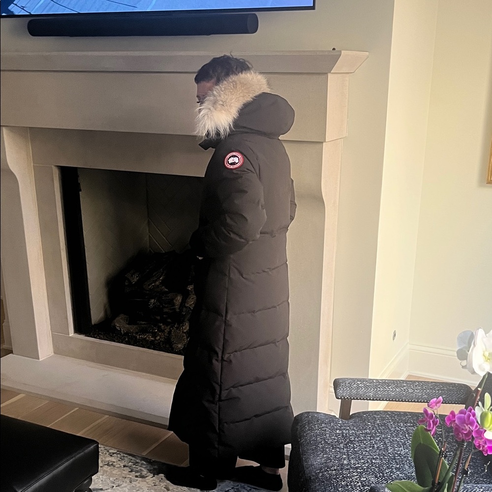 Canada Goose Women’s Dark Jacket - Picture 8 of 16
